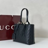 Gucci Top Quality 847456 GG Emblem Medium Tote Bag