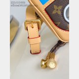 Louis Vuitton Baladeur Wearable Wallet M14062 Leathers Bag