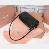 Top Miumiu Leather pouch 5NE024