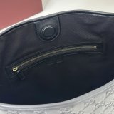 Gucci GG Emblem Medium Shoulder 847452 Bag