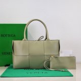 Luxury BOTTEGA VENETA Medium Arco Tote Bag 36CM