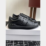 ROCKSTUD UNTITLED SNEAKER IN CALFSKIN LEATHER