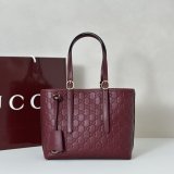 Gucci Top Quality 847456 GG Emblem Medium Tote Bag