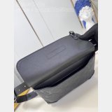 Steamer Messenger 1:1 Mirror LV Taurillon Men M23742 Black Bags