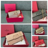 TOP Valentino Garavani Grained Calfskin Clutch