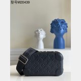 Where Can You Buy replica M20439 Louis Vuitton Horizon Clutch Taurillon Monogram Black